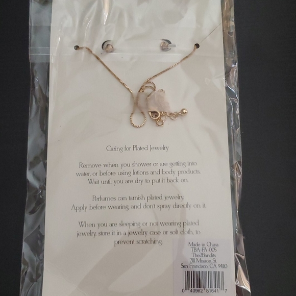 🪁2/$40 2bandits pearl studs & 2 circle necklace - Picture 7 of 7